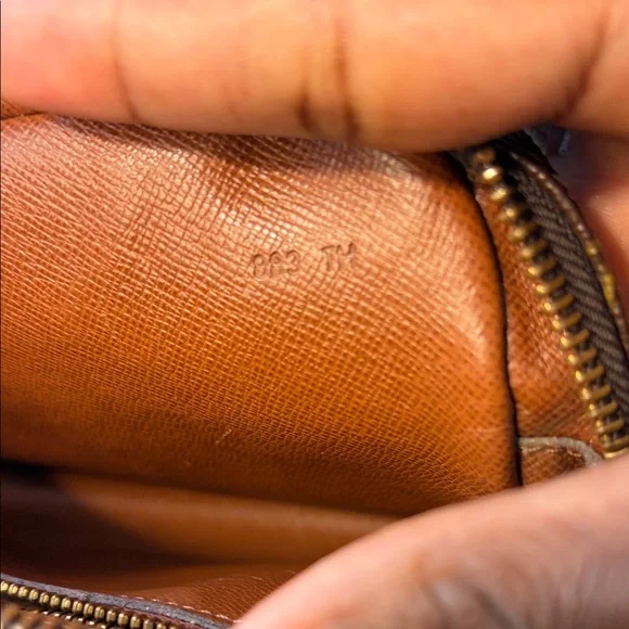 Vintage Louis Vuitton Monogram Marly Dragonne clutch. - Picture 16 of 17